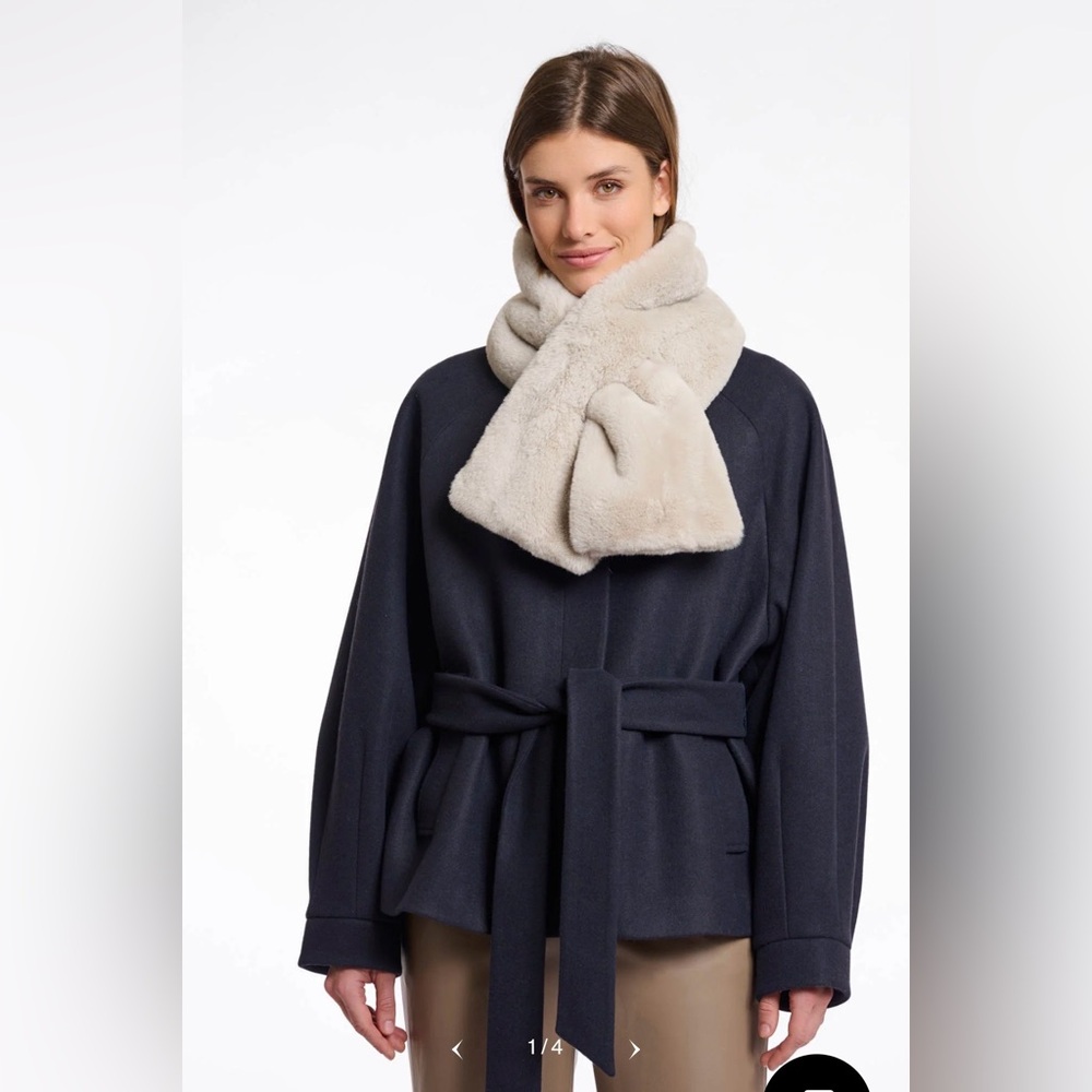 Elegant Cream Faux Fur Scarf
